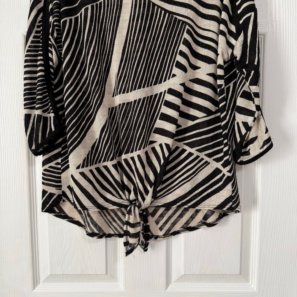 Frank Lyman Design Women's Knit Black Cream Tie Front Top Size 16 - Picture 3 of 10